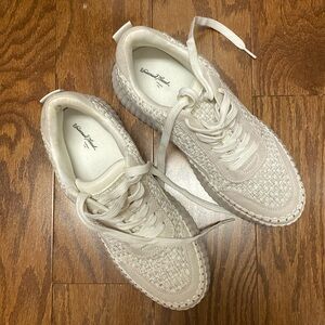 Universal Thread sneakers size 9